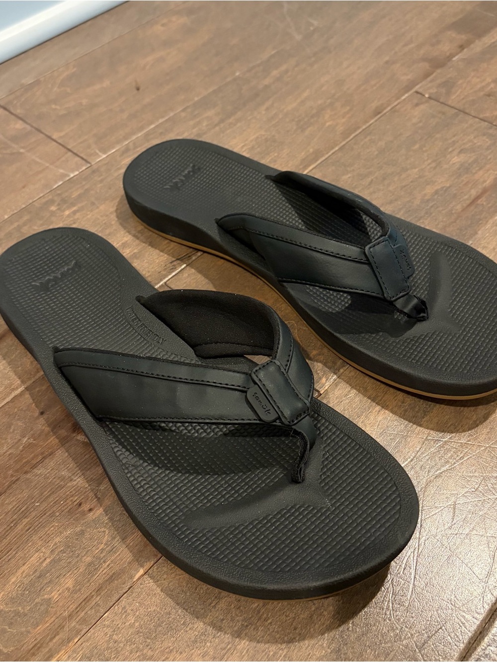 Sanuk 11 Black Flip-Flop Sandals water shoe